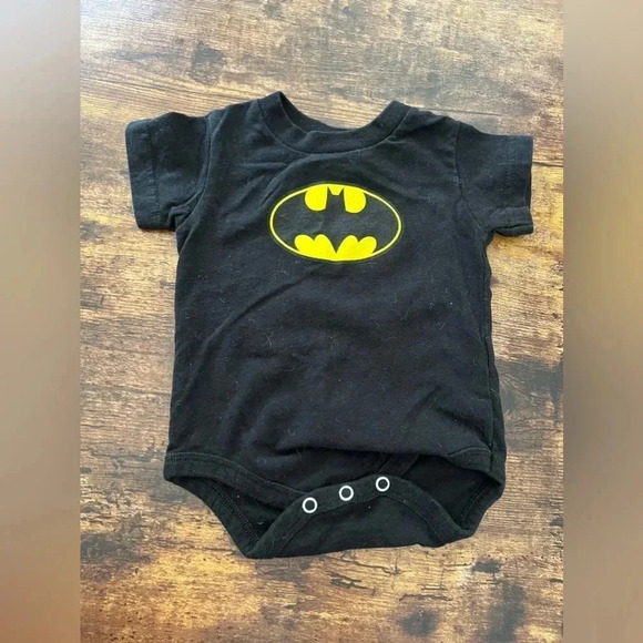 BUNDLE: 2 - Batman baby onesies. Size: 6M - Picture 3 of 13